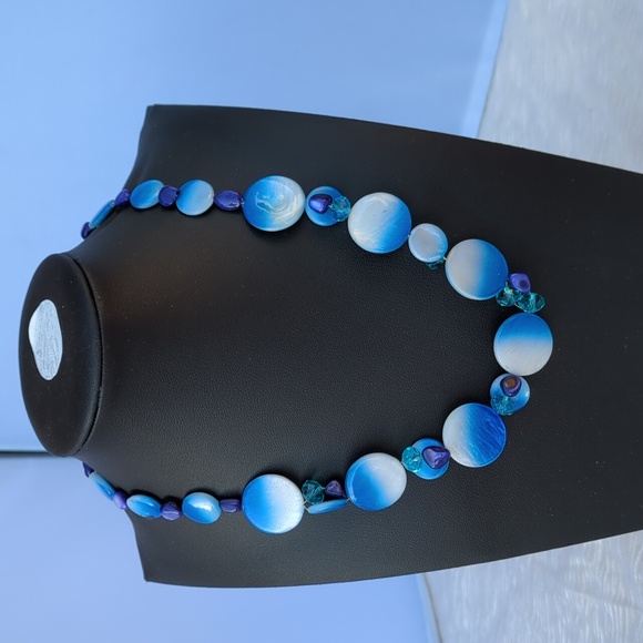 VINTAGE JEWELRY CHICO'S 1980s Retro Blue Shell Disc Lucite Bead Collar Necklace - Picture 1 of 7